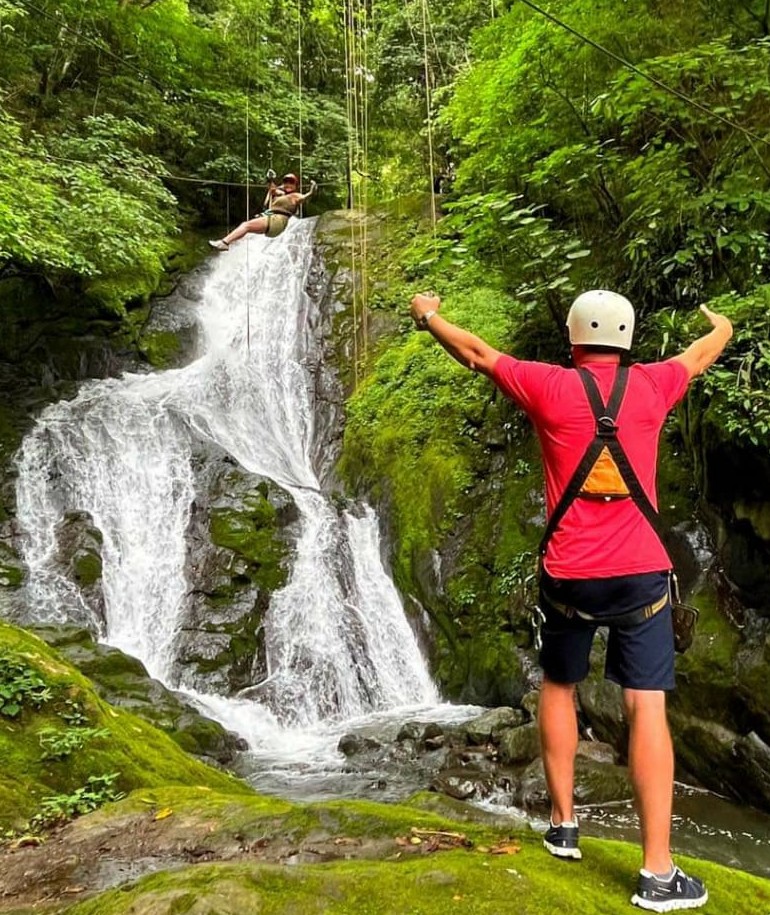 11 waterfalls zip line Costa Rica