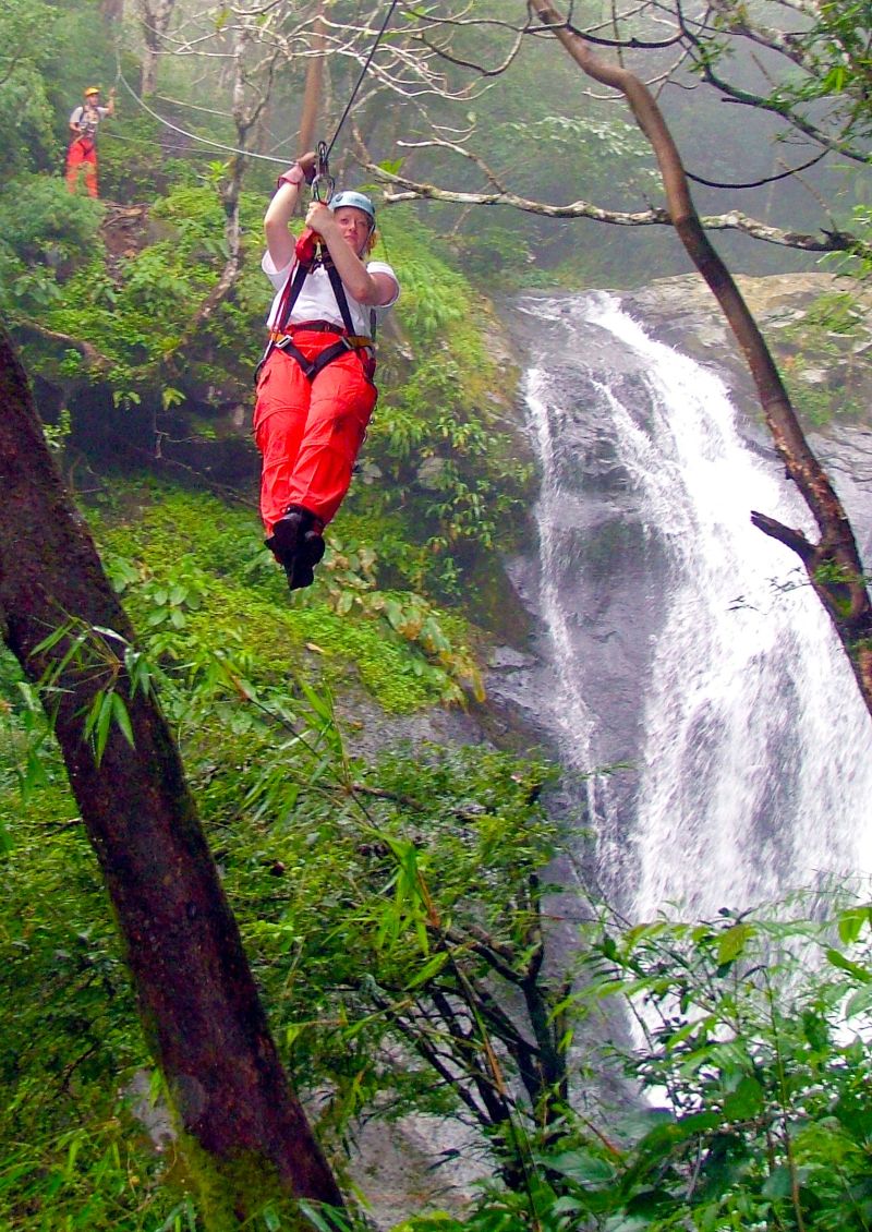 Canopy-tour-over-11-waterfalls-1a1