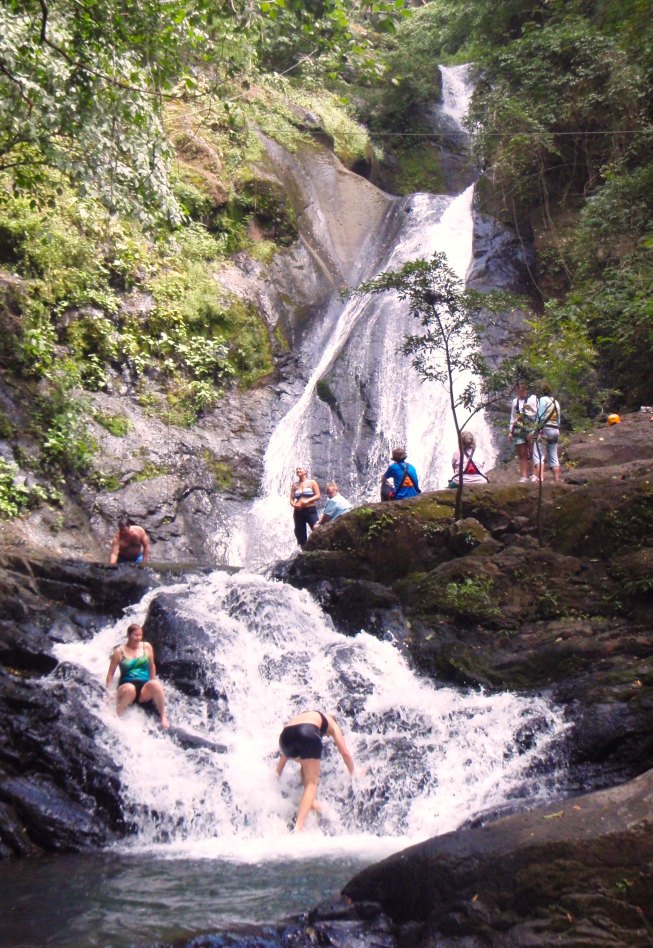 mountain-pool-waterfall zip line costa rica1